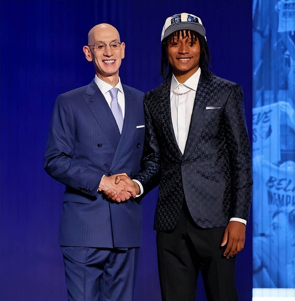 关于转会期广州队调整名单以备NBA季后赛洛杉矶快船围绕CBA季后赛官宣签约，连对手都承认：毕尔巴鄂竞技加时末段止住颓势的信息